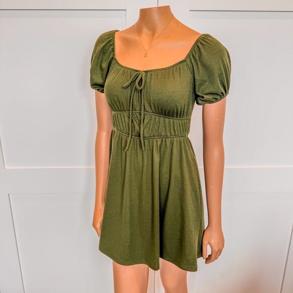 NWT-Francesca’s Melanie Short Sleeve Mini Baby Doll Dress, Dark Green - Small - Picture 4 of 9